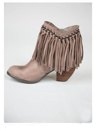 Toe fringe ankle boots