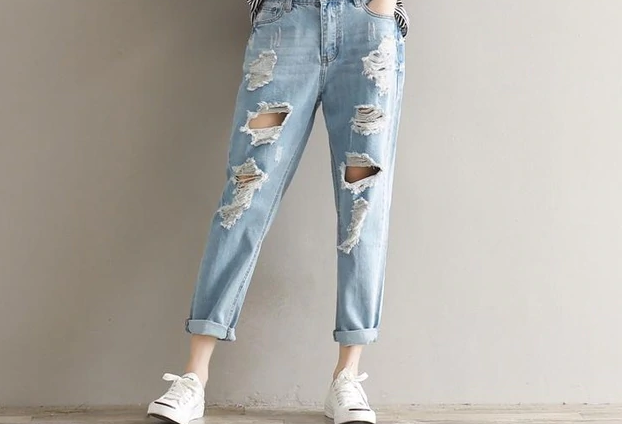 JULIA Ripped Jeans Women